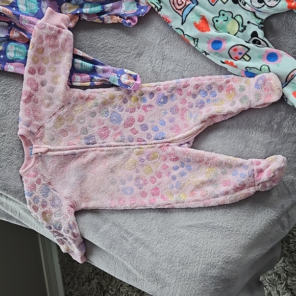 Bundle of 3 Baby Girl Zipper Footie Jammies - Picture 5 of 11